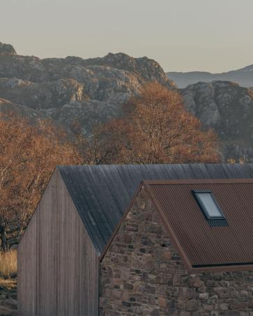 Autumn is when the Highlands are at their most beautiful. Deep russet colours, low sun and crisp air give the landscape an extraordinary vibrancy.
At Diabeg, faded larch, weathered stone and rust-coloured metal echo the colours of the surrounding hills making the building feels part of the landscape.
The beauty of the Highlands, and our responsibility towards it, brought into sharp focus.
Explore Diabeg through the link in our bio.
Images: Richard Gaston @richardgaston
#diabeg #scottisharchitecture #highlandarchitecture #architectureandlandscapes #scotttishlandscape